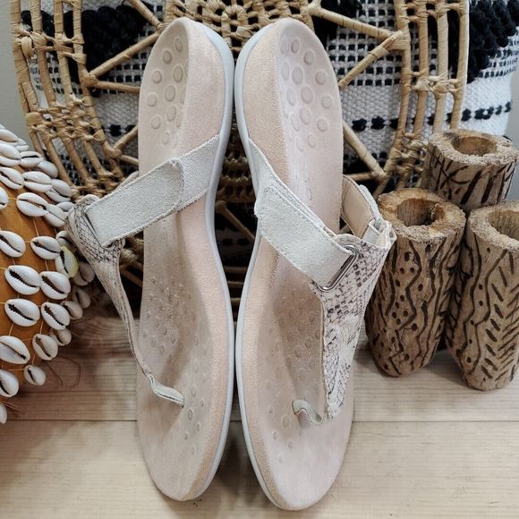 Vionic Wanda Sandals Leather Snake Adjustable Post Toe Bone Comfort Womens 9/41 - Picture 6 of 12